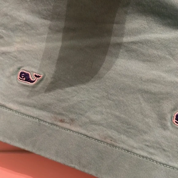 Vineyard Vines Women’s Green Whale Embroidered Dayboat Shorts - Picture 2 of 7